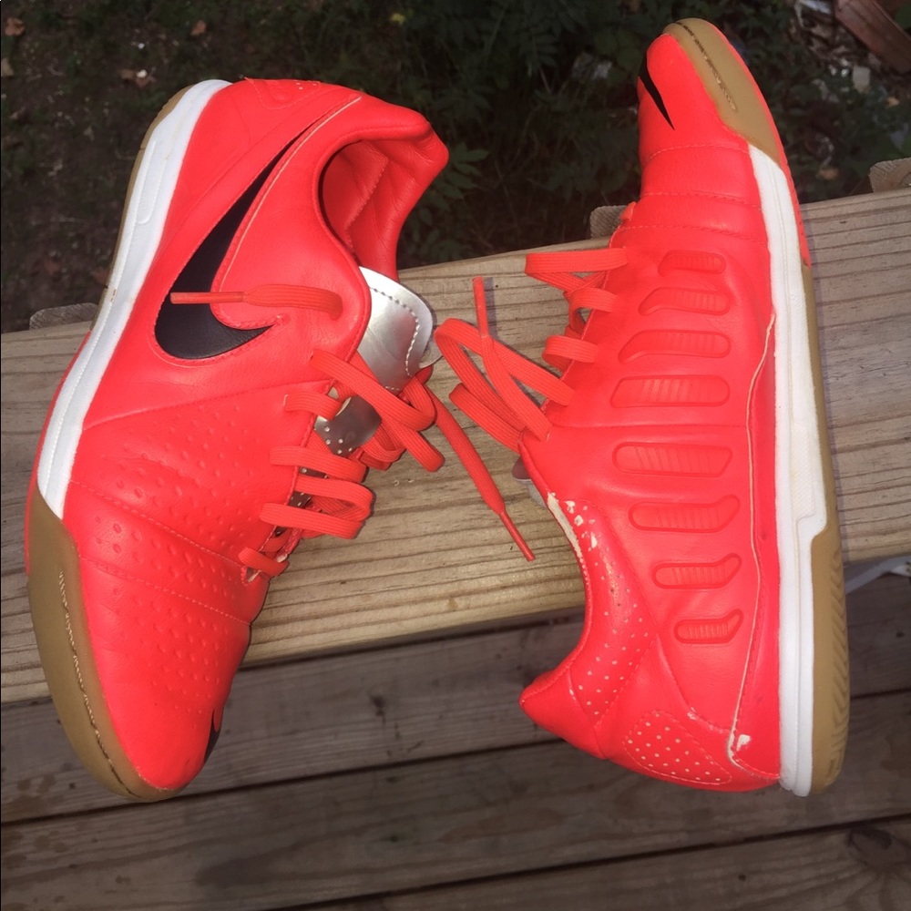 NIKE CTR360 Indoors soccer shoes size 6